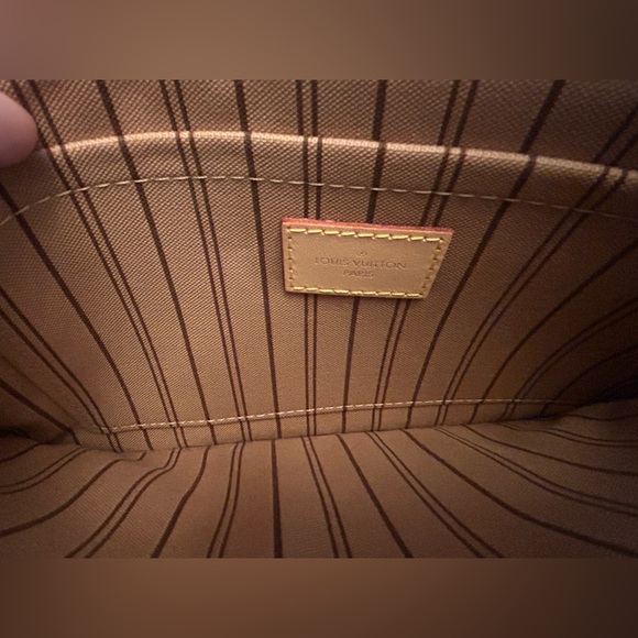 LOUIS VUITTON POUCH BAG - Picture 5 of 5